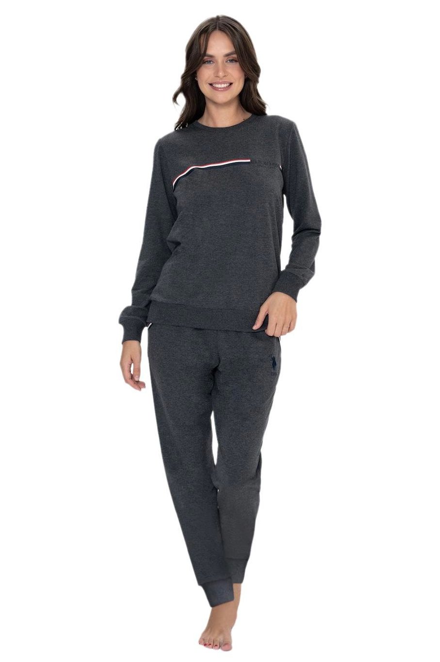 طقم ملابس استرخاء (لانجوير) نسائي من U.S. Polo Assn. موديل 20111، بياقة دائرية، وأكمام وأرجل مطاطية، مزوّد بجيوب، باللون الأنثراسيت (الرمادي الفحمي).